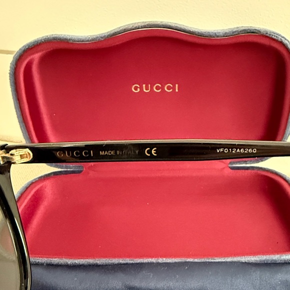 Gucci Women's Black Sunglasses - Picture 4 of 9